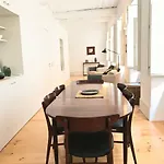 Loios Flat